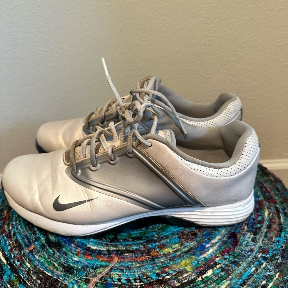 Women’s Nike golfing shoes size 9